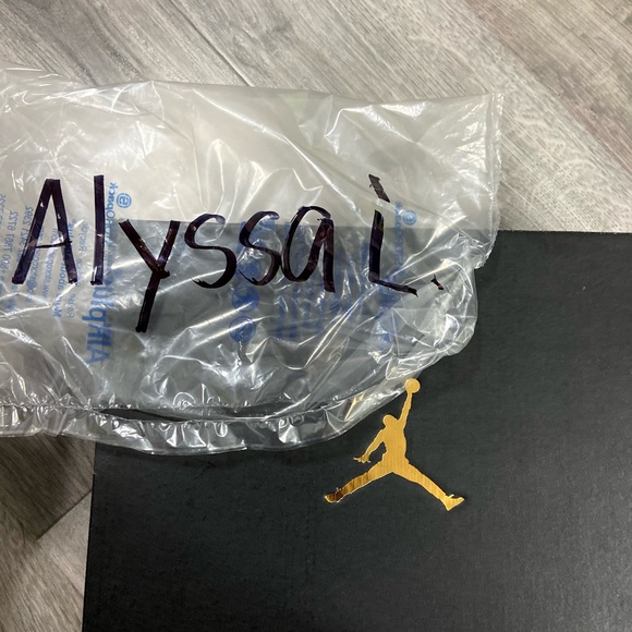 Jordan 1 mid chicago 8 women’s 7 youth - Picture 3 of 4